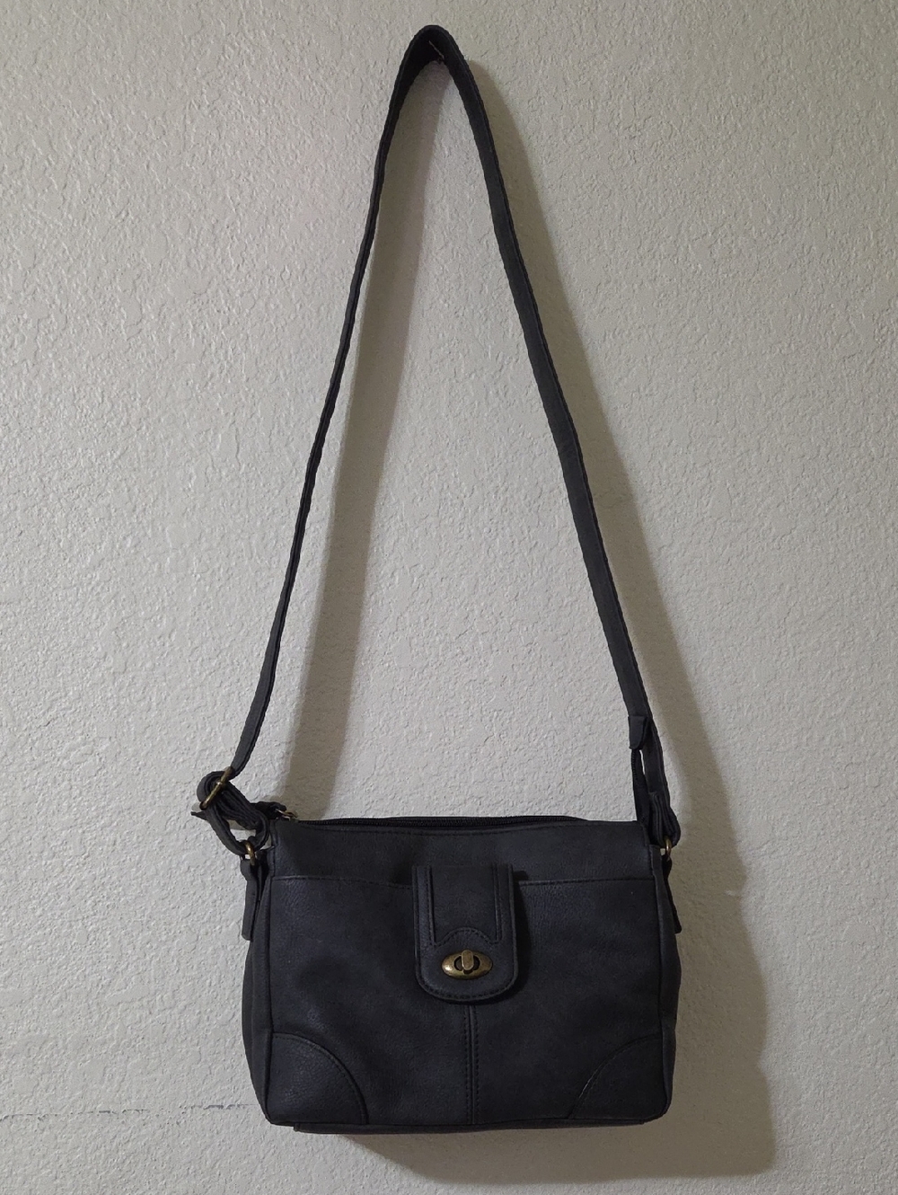 Bueno Black Crossbody Shoulder Bag with Turn-Lock Detail